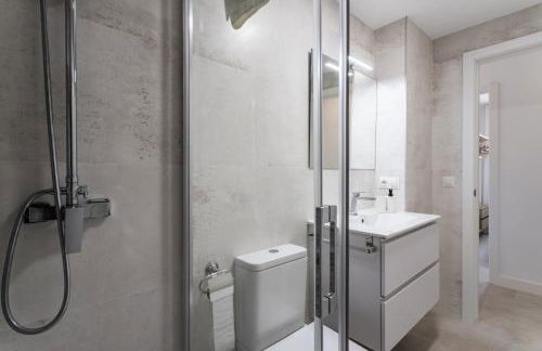 Sur Suites del Sol Apartamento 3 hab y 2 wc con gran terraza y piscina a pasos de la playa - Photo 14