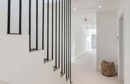 3 Bedroom, 3 bathroom large flat with sea views! - Foto 36