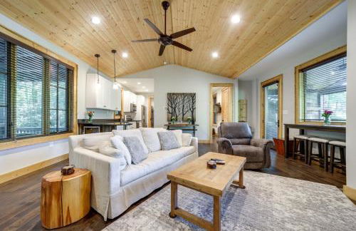 Lakefront Gem with Fire Pit in Chinquapin Resort! - Foto 3