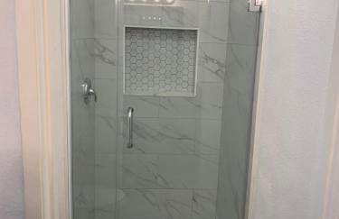 Beautifully Remodeled 2BR Prime Irvine Location - Photo 6