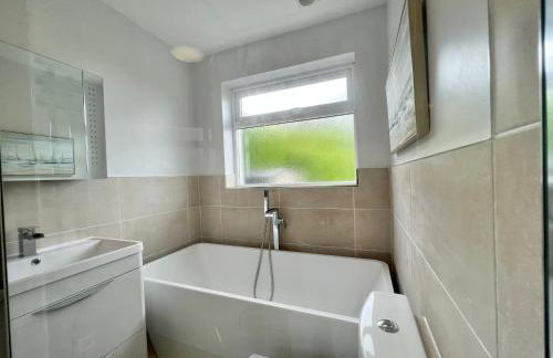 Incredible Views in Dartmouth with Parking and EV Charger - Foto 22