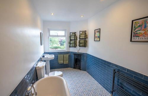 The Narrow House - Victorian house bursting with character & parking - Foto 23