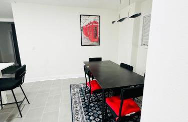 Comfortable 4-BR Family Home with Ample Parking - Foto 15