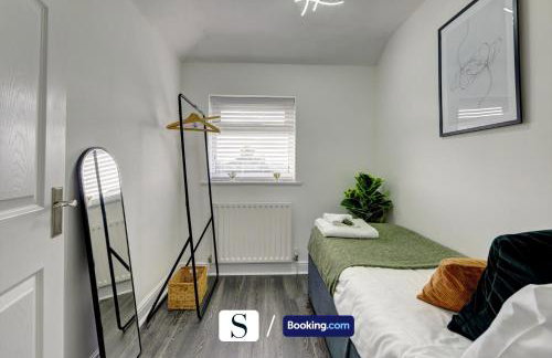 LastMinOffer 10pc Off I A Lovely Executive Home for Families or Contractors I A Lovely Garden and Parking Space I Wifi I Early check-in or Long Term Rates Available I SILVA Short Term Lets 4 out of 5 from over 650 stays - Photo 26