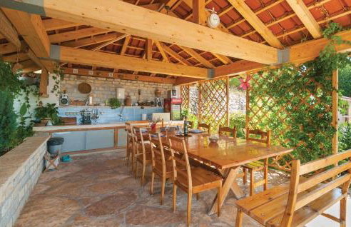 Two-Bedroom Apartment In Mravince - Photo 3