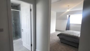 Modern 3-Bed House in Rotherham, WiFi, Garden & Free Parking - Foto 3