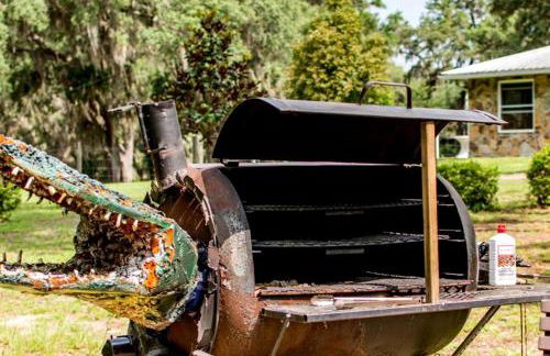 Spacious Cabin for a Group Getaway Overlooking Junior Lake in Florida - Foto 11