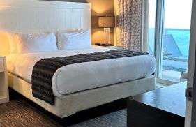 Breathtaking Direct Bay Views 2 bedroom condo with parking - Foto 12