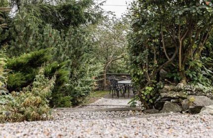 Stunning Barn Conversion with HOT TUB and ALPACAS - Ty Cerrig Barn - Photo 42