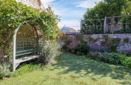 Beach Cottage - Photo 37