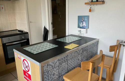 1st Floor Hillview 2 bedroomed Central Location No pets - Foto 3