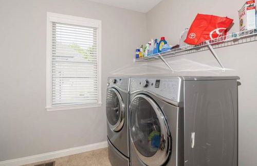 Lakefront view 5 bedroom home with basement - Foto 8