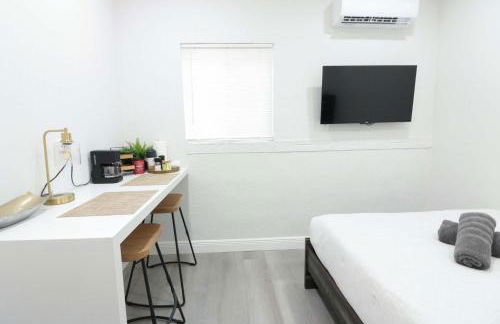 Modern 3 BR Villa Near Beach & FLL - Photo 20