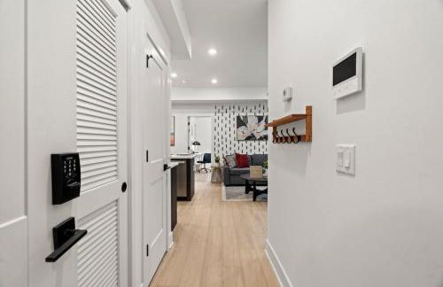 Charming LUXE 1BR, Free Parking, Kitchen and Laundry - Foto 37