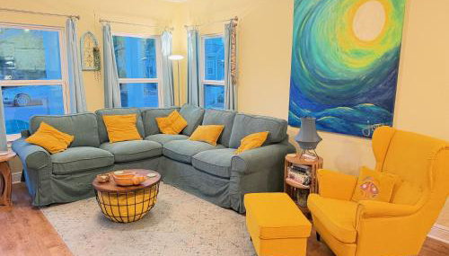 Walk Downtown, Private Parking, Short Drive to Beach & NAS - Foto 3