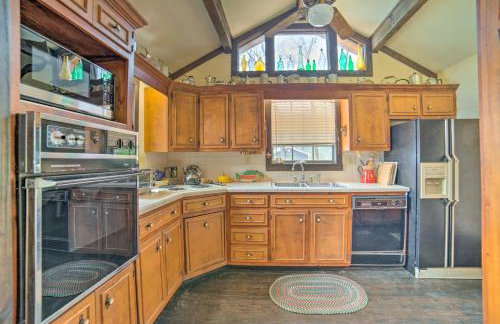 Authentic Retreat w/ Private Dock on Coosa River! - Foto 9