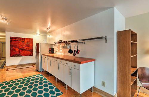 Walk to Town and Coast Anchorage Condo with Fireplace - Foto 8