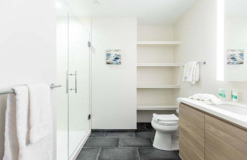 Entire Apt Downtown Seaport with Pool - Photo 17