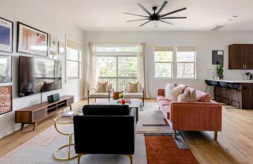 Bachelor/Bachelorette Mansion In the Heart of ATX - Photo 28