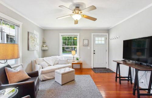 Charming Eugene Retreat Private Hot Tub and Yard! - Photo 1