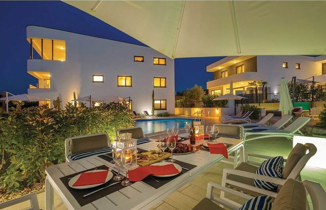 JAZZ at Rova Apartment Lun - Photo 1