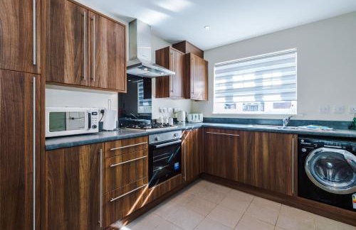 3 Bedroom Semi-Detached Home Sleeps 5 with Driveway - Foto 8