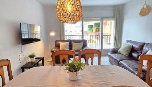 Bright Apartment with Two Balconies and a Seaside Pool - Foto 3