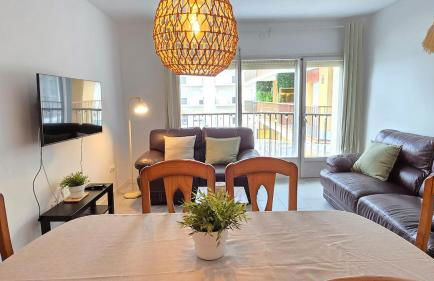 Bright Apartment with Two Balconies and a Seaside Pool - Foto 3