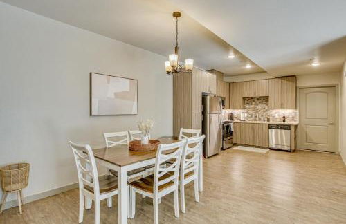 By Seaport Village and Navy Base! Chic Condo with Pool - Foto 11