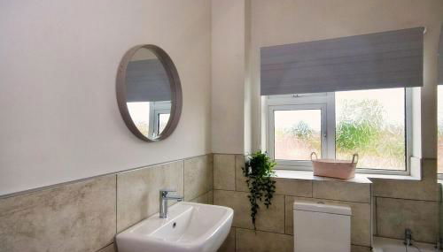 #33 Beautiful 2 bed apt Tamworth Private Parking - Foto 5