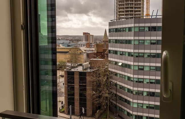 Luxury 2-bed Croydon Apartment Near Gatwick - Photo 17