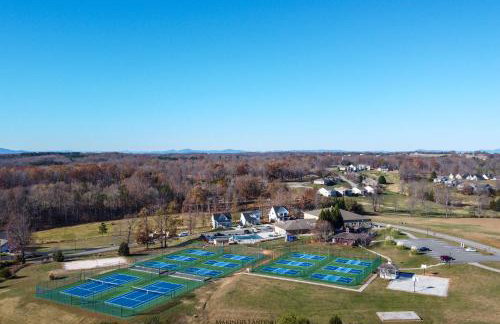 Smith Mountain Lake Retreat with Resort Amenities! - Foto 41