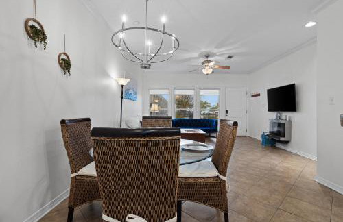 Steps from the Sand and Town Green - 2BR Coastal Retreat - Foto 11