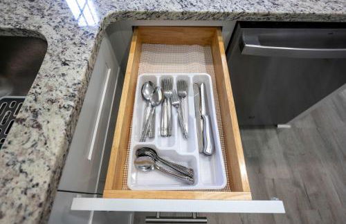 2 Min to Downtown - 9 to Elon - Fast Wi-Fi - Foto 47