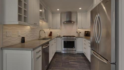 Moon Dune Chalet by Tahoe Getaways - Remodeled 3 BR Cabin plus Loft w Fenced Yard & Walk to Beach or Dining - Foto 4