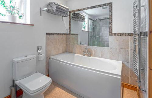 Laurel - pet-friendly cottage with indoor pool, hot tub & panoramic Snowdonia views - Foto 15