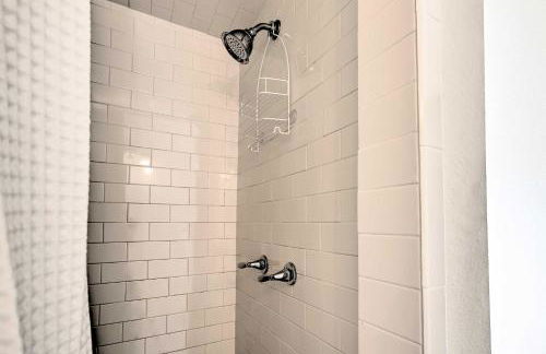 Shared Dock and Seasonal Pool Lakefront Grove Cabin - Foto 22