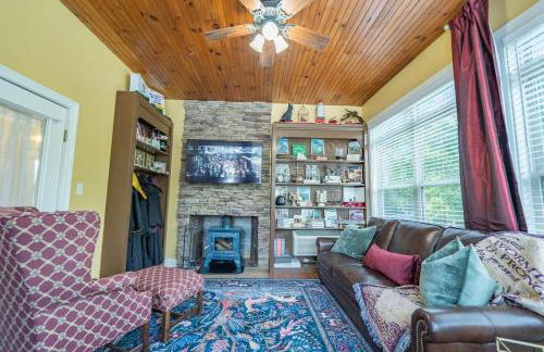 Wizard House + Hot Tub, Private Creek, Large Yard - Foto 15