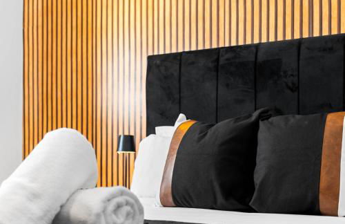 Spacious 5 Bedroom & 5 Bathrooms House - Garden - Parking - Netflix 376MW - Foto 21