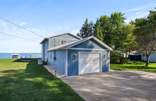 Lakefront - Spacious Family Getaway with Dock! - Foto 49