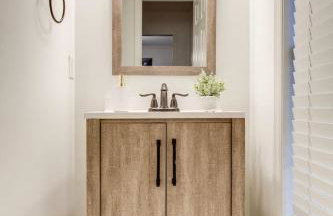 Stylish New 3BR 2.5BA Fire Pit Fence yard - Foto 41