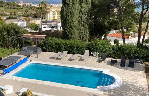 5 Bedroom Villa with HEATED Pool with breath-taking Sea Views, Walking distances to Shops Restaurants Beach - Photo 1