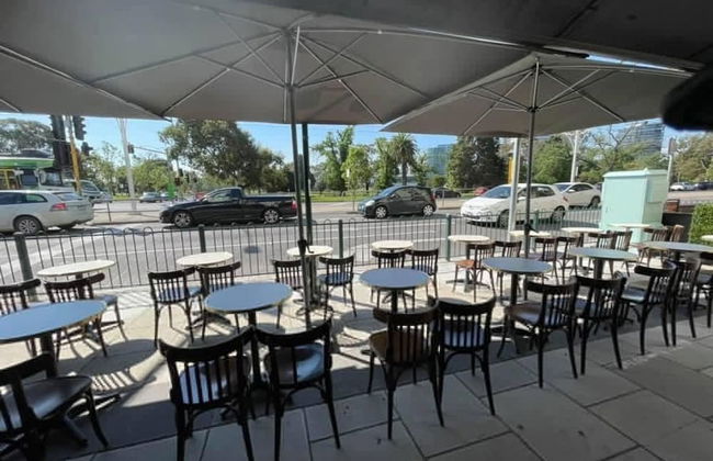 Spacious St Kilda Escape - Parking and City Views - Foto 15