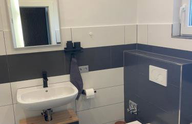Modernes 2-room Apartment mit Terrasse - Photo 9