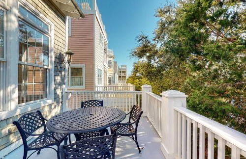 Luxury cottage with pools & multiple decks, 1/2 block to beach - Foto 49