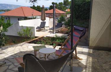 Cozy Jelsa apartment in the shade of the pines. - Foto 17