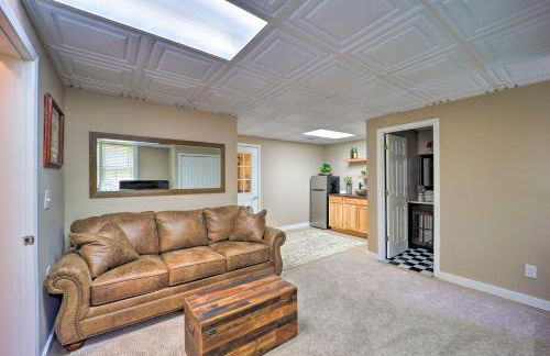 Woodsy Mountain-View Getaway with Hot Tub! - Foto 18