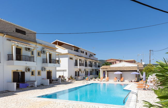 Dora Pool Studios by Konnect, 150m from the Beach - Photo 1