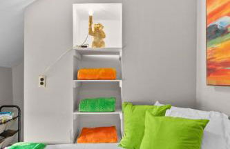 Roomy Central Hub, Games, Fire Pit & Downtown Fun - Foto 45