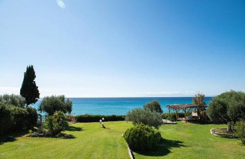 Azure Coast Seafront Retreat - Foto 13